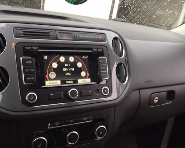 Черный Фольксваген Тигуан, объемом двигателя 2 л и пробегом 130 тыс. км за 13300 $, фото 10 на Automoto.ua