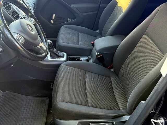 Чорний Фольксваген Тігуан, об'ємом двигуна 2 л та пробігом 190 тис. км за 13000 $, фото 4 на Automoto.ua