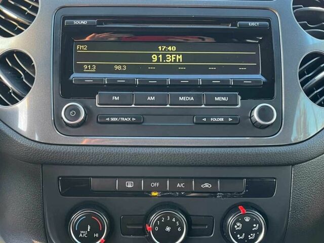 Чорний Фольксваген Тігуан, об'ємом двигуна 2 л та пробігом 200 тис. км за 10999 $, фото 13 на Automoto.ua