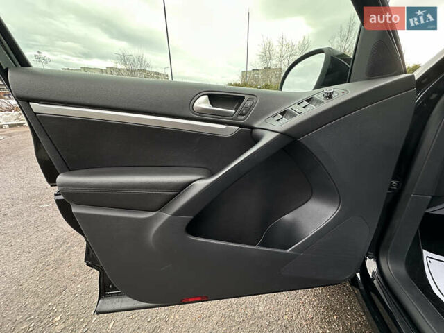 Чорний Фольксваген Тігуан, об'ємом двигуна 1.98 л та пробігом 168 тис. км за 13750 $, фото 64 на Automoto.ua