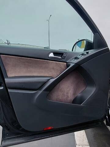 Черный Фольксваген Тигуан, объемом двигателя 1.98 л и пробегом 123 тыс. км за 13500 $, фото 9 на Automoto.ua