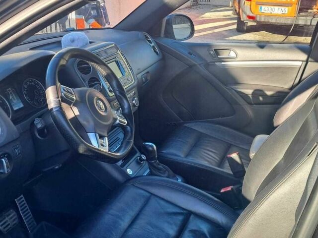 Чорний Фольксваген Тігуан, об'ємом двигуна 2 л та пробігом 231 тис. км за 12000 $, фото 2 на Automoto.ua