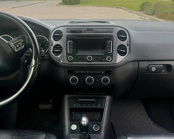 Чорний Фольксваген Тігуан, об'ємом двигуна 2 л та пробігом 260 тис. км за 13000 $, фото 5 на Automoto.ua