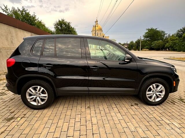 Чорний Фольксваген Тігуан, об'ємом двигуна 2 л та пробігом 229 тис. км за 10500 $, фото 6 на Automoto.ua