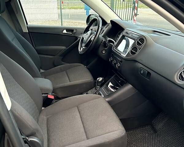 Черный Фольксваген Тигуан, объемом двигателя 2 л и пробегом 124 тыс. км за 11800 $, фото 2 на Automoto.ua