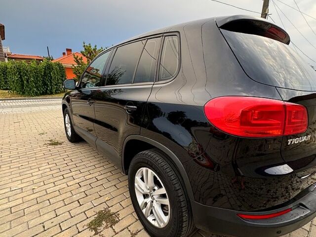 Чорний Фольксваген Тігуан, об'ємом двигуна 2 л та пробігом 229 тис. км за 10500 $, фото 3 на Automoto.ua