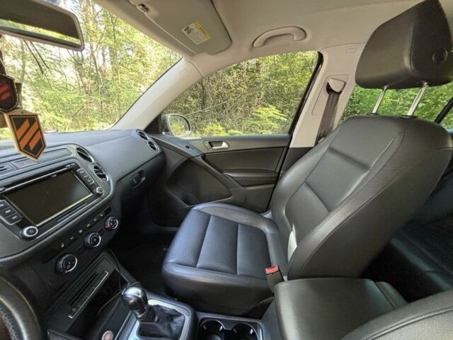 Черный Фольксваген Тигуан, объемом двигателя 2 л и пробегом 230 тыс. км за 13500 $, фото 5 на Automoto.ua