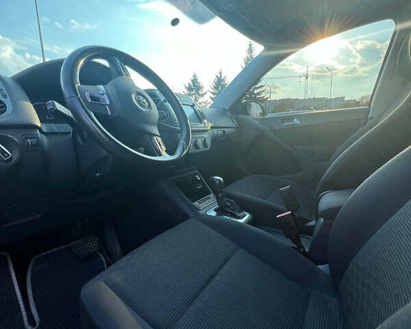 Черный Фольксваген Тигуан, объемом двигателя 1.98 л и пробегом 250 тыс. км за 10000 $, фото 4 на Automoto.ua