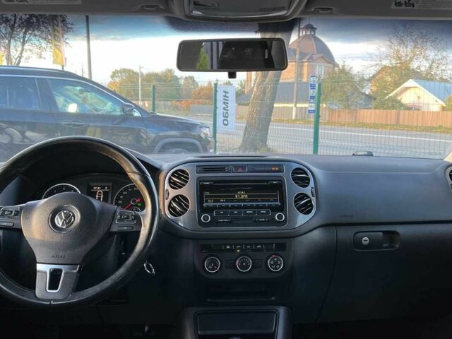 Чорний Фольксваген Тігуан, об'ємом двигуна 2 л та пробігом 200 тис. км за 10999 $, фото 10 на Automoto.ua