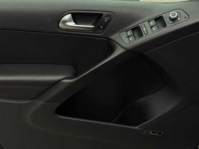 Черный Фольксваген Тигуан, объемом двигателя 2 л и пробегом 116 тыс. км за 11900 $, фото 17 на Automoto.ua