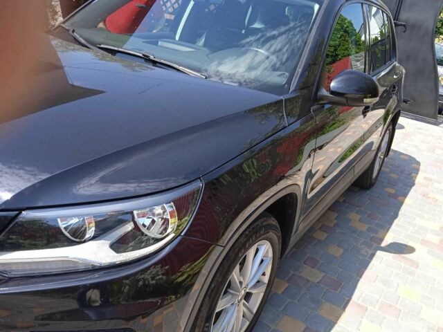 Чорний Фольксваген Тігуан, об'ємом двигуна 2 л та пробігом 200 тис. км за 12700 $, фото 2 на Automoto.ua