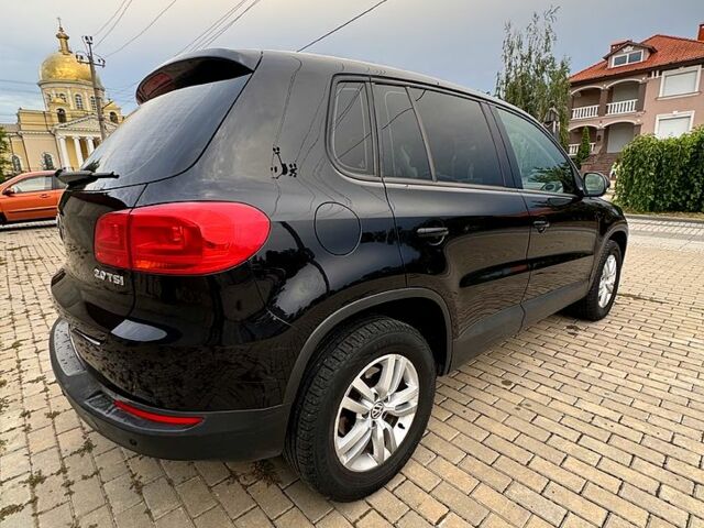 Чорний Фольксваген Тігуан, об'ємом двигуна 2 л та пробігом 229 тис. км за 10500 $, фото 5 на Automoto.ua
