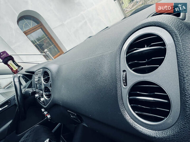 Чорний Фольксваген Тігуан, об'ємом двигуна 0 л та пробігом 240 тис. км за 11500 $, фото 33 на Automoto.ua