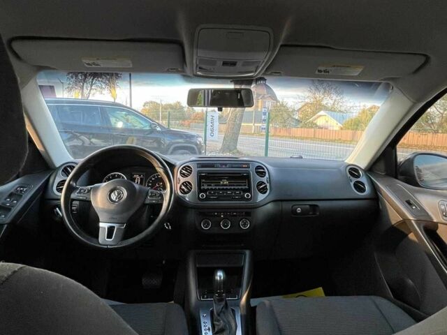 Чорний Фольксваген Тігуан, об'ємом двигуна 2 л та пробігом 200 тис. км за 10999 $, фото 9 на Automoto.ua