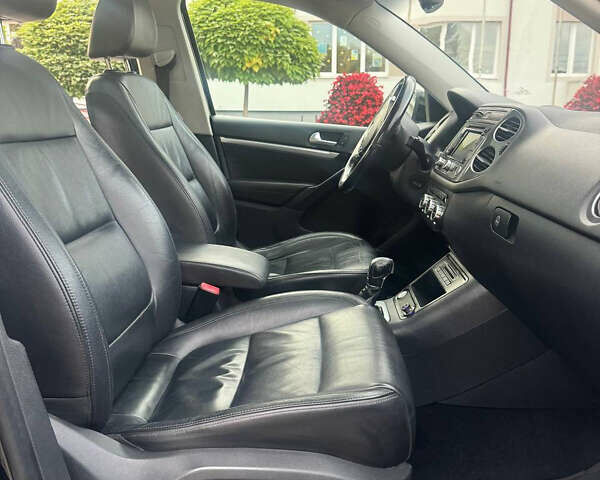 Чорний Фольксваген Тігуан, об'ємом двигуна 2 л та пробігом 260 тис. км за 13000 $, фото 7 на Automoto.ua