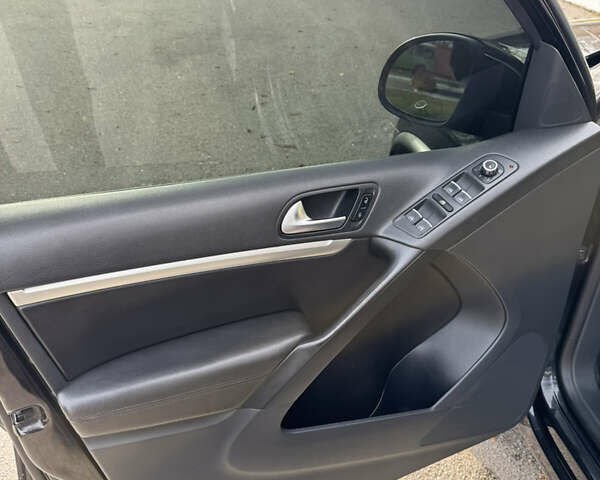 Черный Фольксваген Тигуан, объемом двигателя 2 л и пробегом 206 тыс. км за 12100 $, фото 17 на Automoto.ua