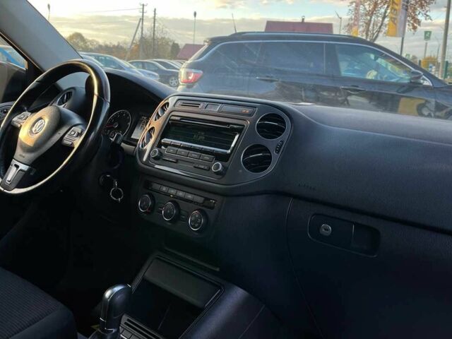 Чорний Фольксваген Тігуан, об'ємом двигуна 2 л та пробігом 200 тис. км за 10999 $, фото 18 на Automoto.ua