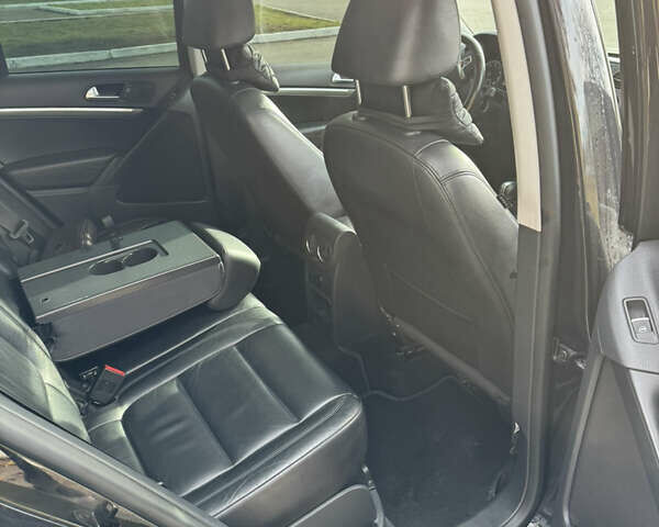 Черный Фольксваген Тигуан, объемом двигателя 2 л и пробегом 206 тыс. км за 12100 $, фото 10 на Automoto.ua