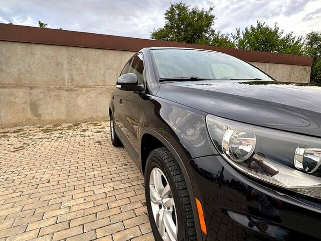 Чорний Фольксваген Тігуан, об'ємом двигуна 2 л та пробігом 229 тис. км за 10500 $, фото 7 на Automoto.ua