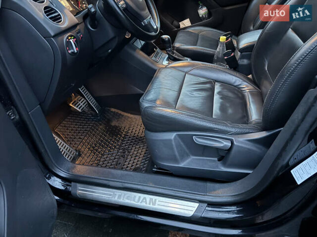 Черный Фольксваген Тигуан, объемом двигателя 2 л и пробегом 201 тыс. км за 15550 $, фото 12 на Automoto.ua