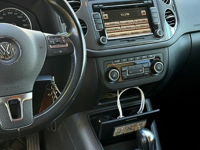 Чорний Фольксваген Тігуан, об'ємом двигуна 2 л та пробігом 190 тис. км за 13000 $, фото 5 на Automoto.ua