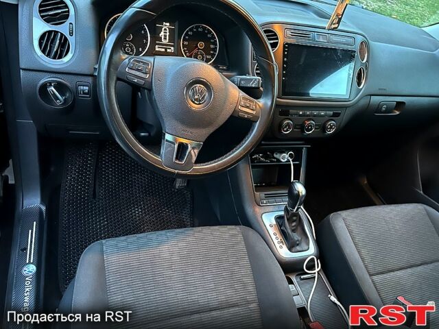 Чорний Фольксваген Тігуан, об'ємом двигуна 2 л та пробігом 261 тис. км за 13000 $, фото 4 на Automoto.ua