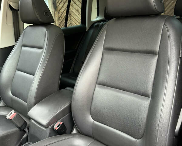 Чорний Фольксваген Тігуан, об'ємом двигуна 1.98 л та пробігом 167 тис. км за 12500 $, фото 5 на Automoto.ua