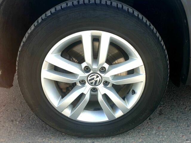 Черный Фольксваген Тигуан, объемом двигателя 2 л и пробегом 200 тыс. км за 11700 $, фото 10 на Automoto.ua