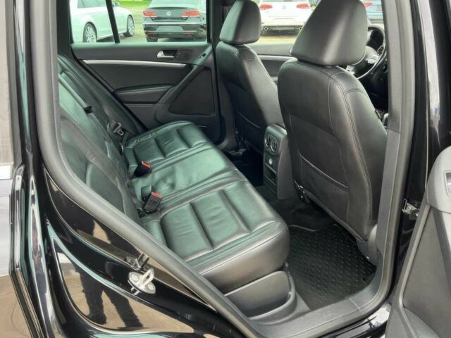 Чорний Фольксваген Тігуан, об'ємом двигуна 2 л та пробігом 88 тис. км за 8200 $, фото 11 на Automoto.ua