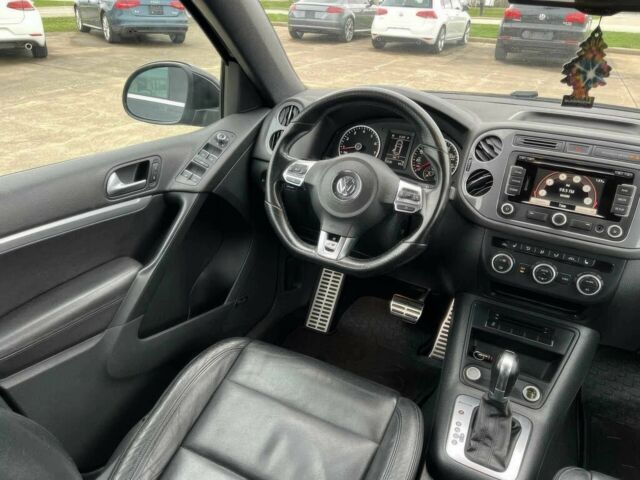 Чорний Фольксваген Тігуан, об'ємом двигуна 2 л та пробігом 88 тис. км за 8200 $, фото 9 на Automoto.ua