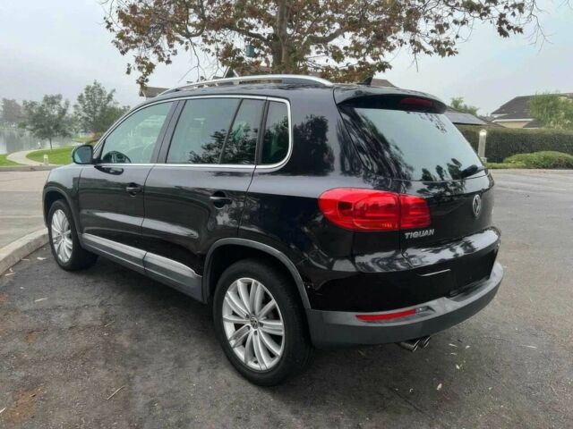 Черный Фольксваген Тигуан, объемом двигателя 2 л и пробегом 84 тыс. км за 2200 $, фото 3 на Automoto.ua