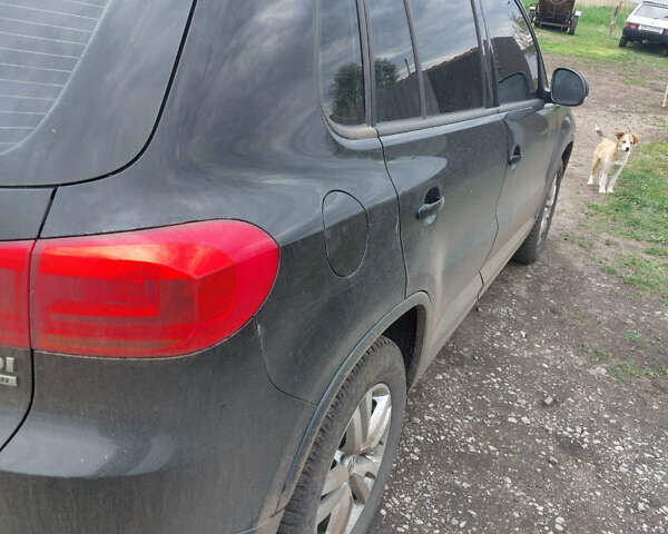 Чорний Фольксваген Тігуан, об'ємом двигуна 2 л та пробігом 340 тис. км за 14500 $, фото 2 на Automoto.ua