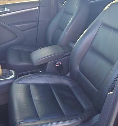 Черный Фольксваген Тигуан, объемом двигателя 2 л и пробегом 126 тыс. км за 14250 $, фото 3 на Automoto.ua