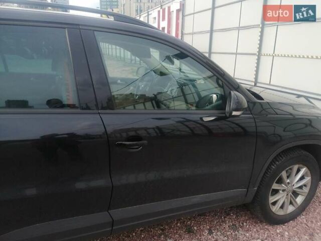 Чорний Фольксваген Тігуан, об'ємом двигуна 2 л та пробігом 99 тис. км за 15000 $, фото 4 на Automoto.ua