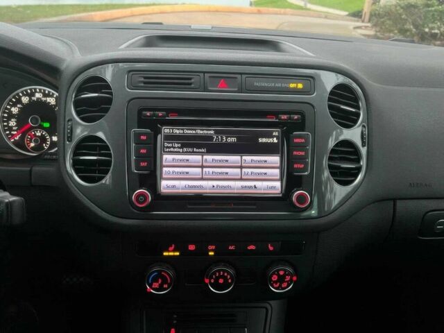 Черный Фольксваген Тигуан, объемом двигателя 2 л и пробегом 84 тыс. км за 2200 $, фото 10 на Automoto.ua