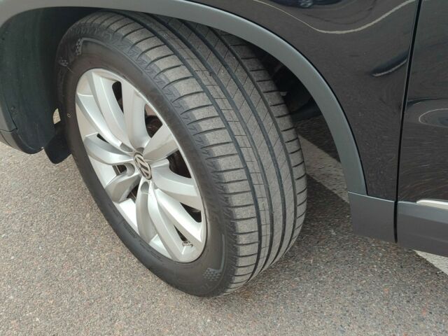 Чорний Фольксваген Тігуан, об'ємом двигуна 2 л та пробігом 150 тис. км за 18799 $, фото 7 на Automoto.ua