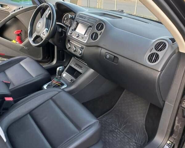 Чорний Фольксваген Тігуан, об'ємом двигуна 1.98 л та пробігом 246 тис. км за 12500 $, фото 6 на Automoto.ua