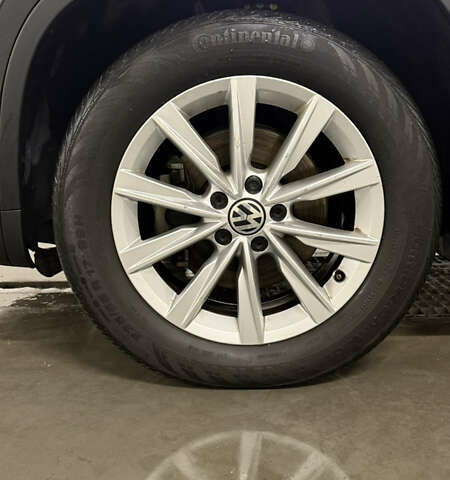 Черный Фольксваген Тигуан, объемом двигателя 1.98 л и пробегом 94 тыс. км за 12700 $, фото 27 на Automoto.ua