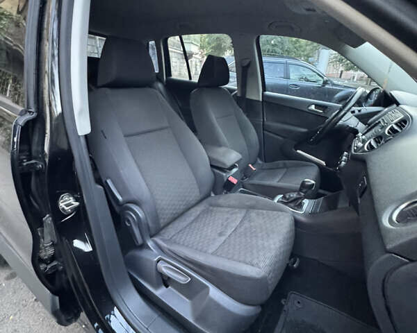 Черный Фольксваген Тигуан, объемом двигателя 1.98 л и пробегом 82 тыс. км за 12800 $, фото 11 на Automoto.ua