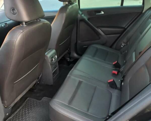 Чорний Фольксваген Тігуан, об'ємом двигуна 1.98 л та пробігом 246 тис. км за 12500 $, фото 5 на Automoto.ua