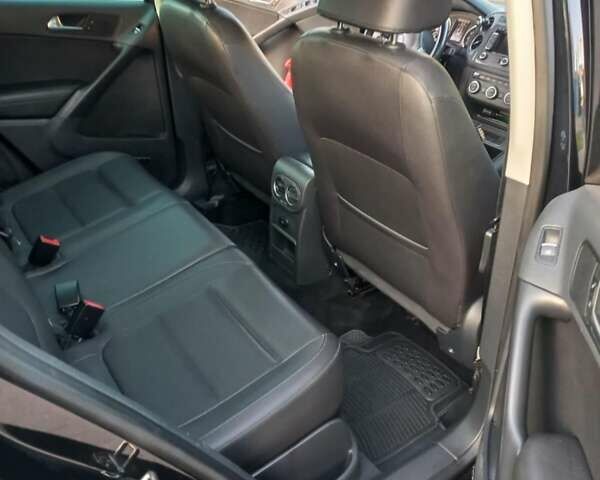 Чорний Фольксваген Тігуан, об'ємом двигуна 1.98 л та пробігом 246 тис. км за 12500 $, фото 7 на Automoto.ua