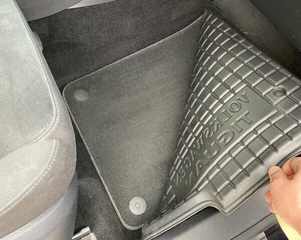 Черный Фольксваген Тигуан, объемом двигателя 1.97 л и пробегом 132 тыс. км за 16999 $, фото 15 на Automoto.ua