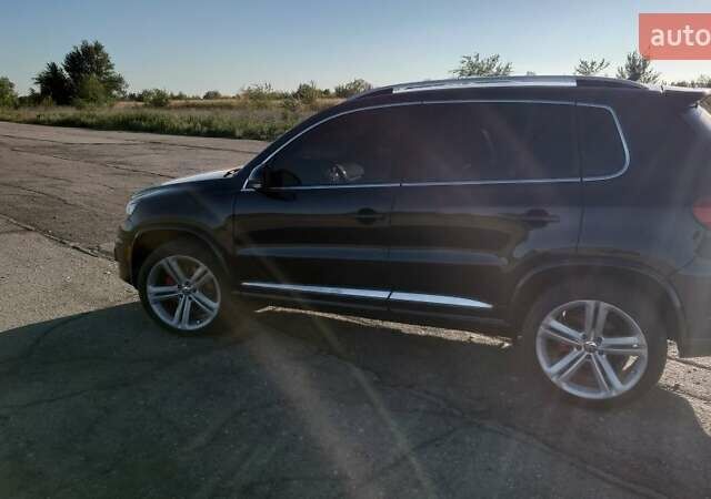 Черный Фольксваген Тигуан, объемом двигателя 2 л и пробегом 126 тыс. км за 14250 $, фото 2 на Automoto.ua