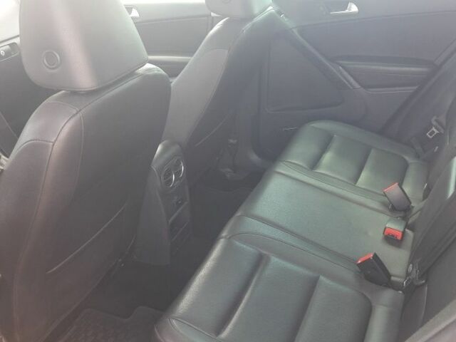 Черный Фольксваген Тигуан, объемом двигателя 2 л и пробегом 224 тыс. км за 11500 $, фото 8 на Automoto.ua