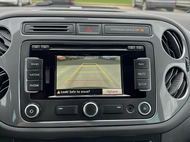 Черный Фольксваген Тигуан, объемом двигателя 2 л и пробегом 80 тыс. км за 9100 $, фото 11 на Automoto.ua