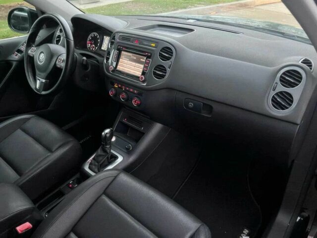 Черный Фольксваген Тигуан, объемом двигателя 2 л и пробегом 84 тыс. км за 2200 $, фото 7 на Automoto.ua