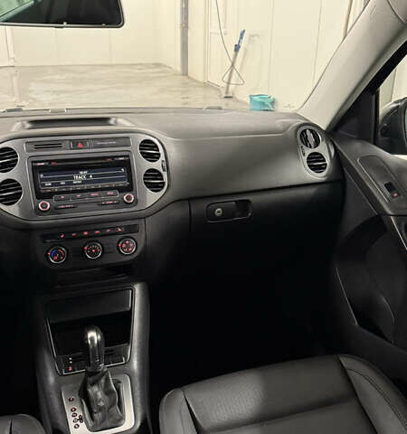 Черный Фольксваген Тигуан, объемом двигателя 1.98 л и пробегом 94 тыс. км за 12700 $, фото 23 на Automoto.ua