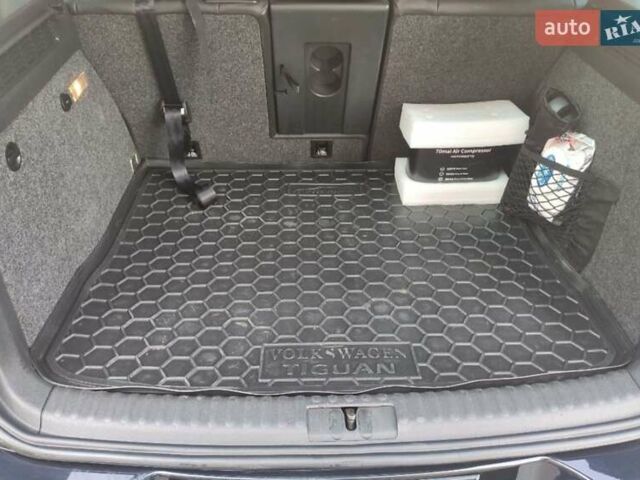 Чорний Фольксваген Тігуан, об'ємом двигуна 1.98 л та пробігом 180 тис. км за 14000 $, фото 9 на Automoto.ua