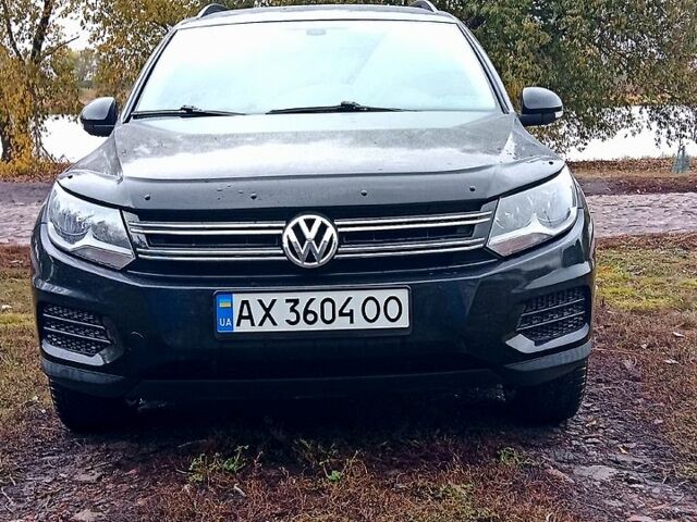 Чорний Фольксваген Тігуан, об'ємом двигуна 2 л та пробігом 145 тис. км за 11500 $, фото 2 на Automoto.ua