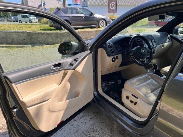 Черный Фольксваген Тигуан, объемом двигателя 1.8 л и пробегом 170 тыс. км за 12700 $, фото 18 на Automoto.ua